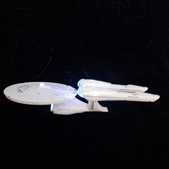 Hallmark magic KEEPSAKE STAR TREK THE MOTION PICTURE U.S.S. ENTERPRISE™ NCC-1701 - Picture 10 of 11